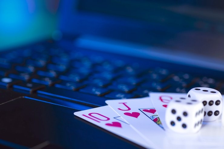 Meja permainan Sic Bo Dadu dengan tiga dadu di royalspin88